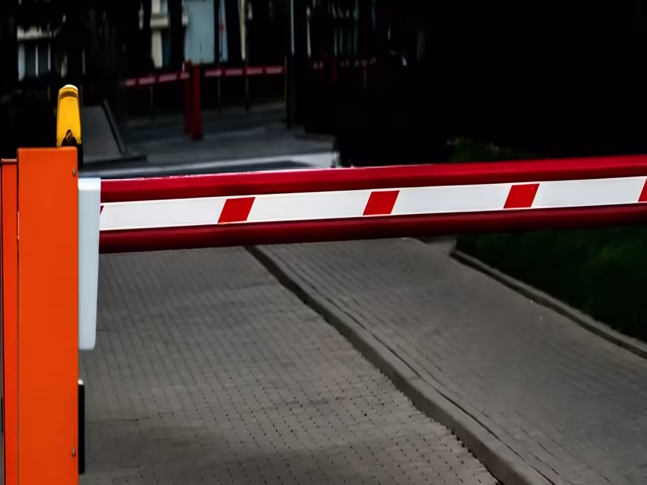 راهبند پارکینگ ورودی ماشین رو 137 راهبند بازویی برقی چگونه کار می کند