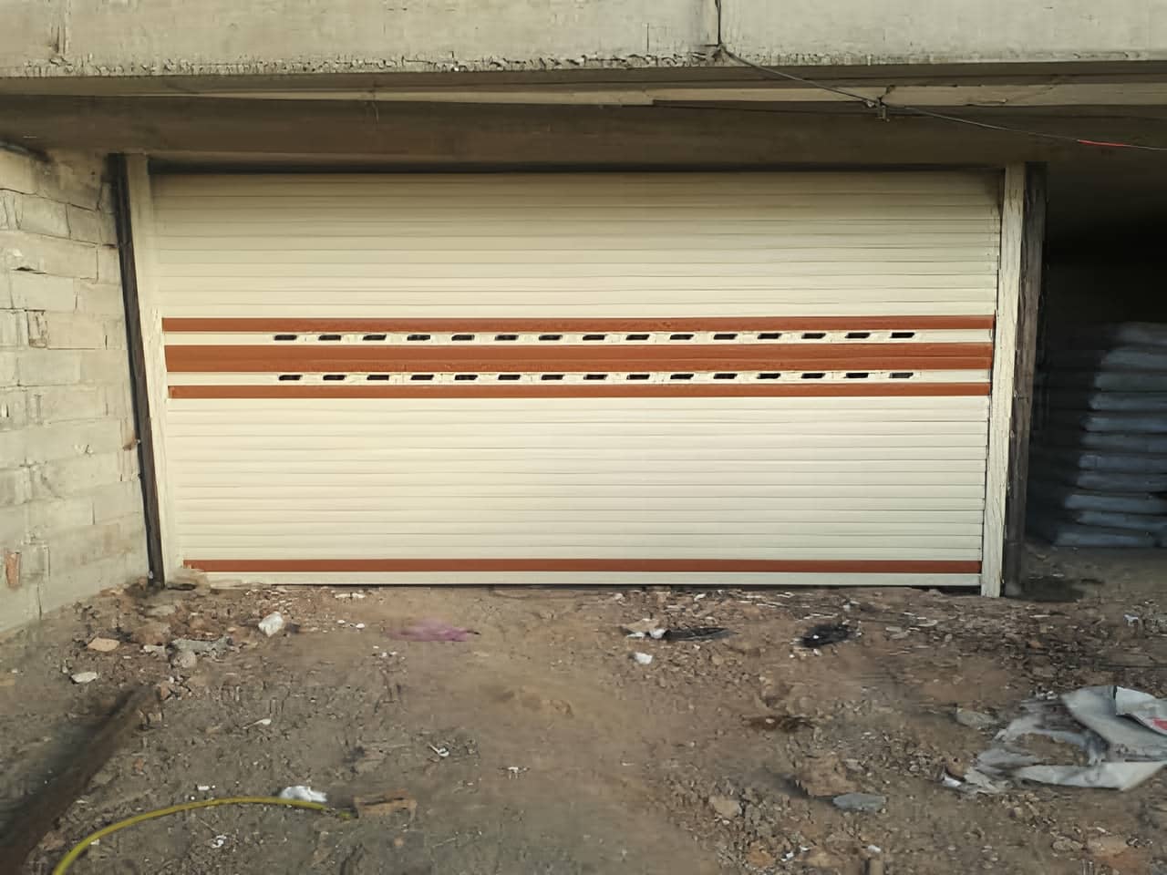 کرکره برقی پارکینگ آپارتمان در اردکان