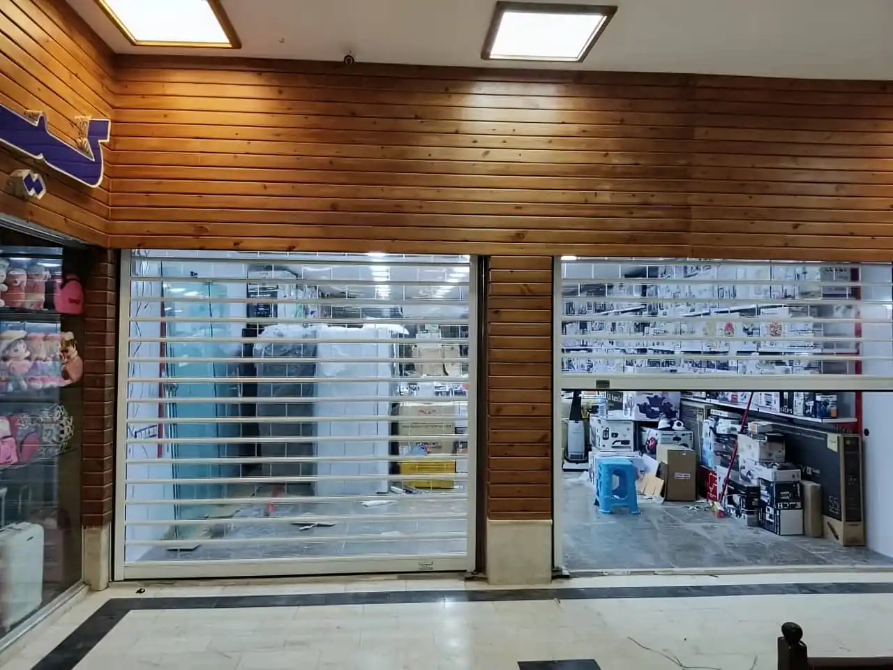 کرکره برقی فروشگاه در ابرکوه