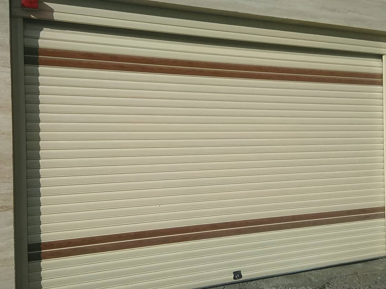 کرکره برقی پارکینگ آپارتمان در ابرکوه