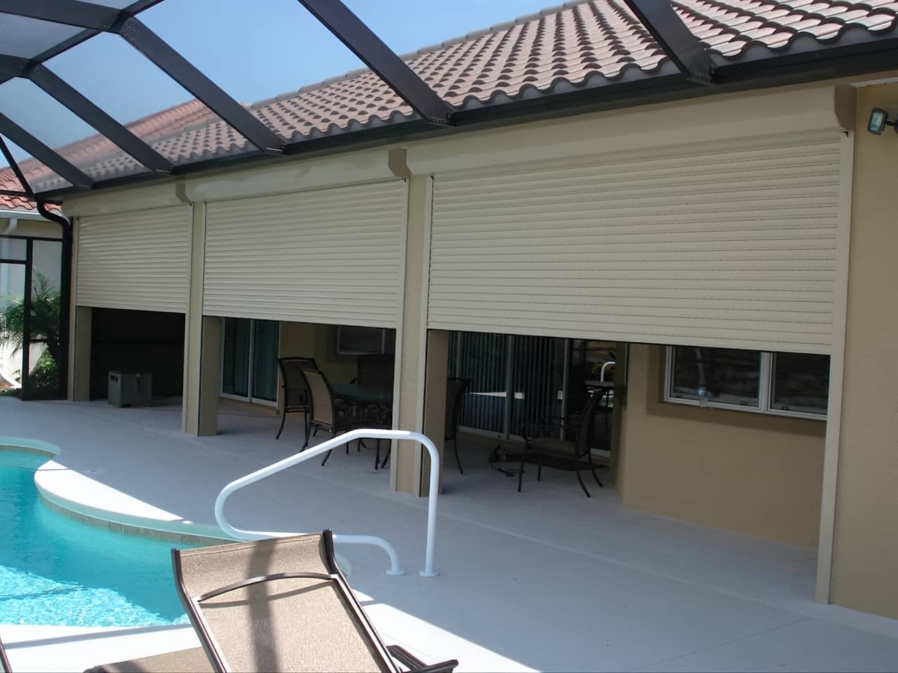 حفاظ کرکره برقی درب آپارتمان در اشکذر حفاظ کرکره برقی درب آپارتمان در اشکذر