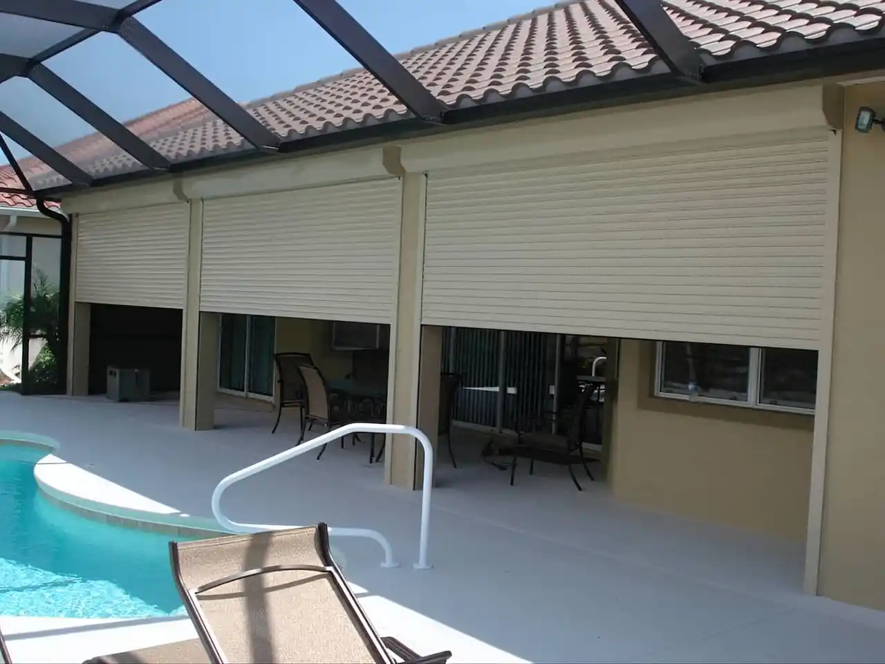 کرکره برقی ویلا در اشکنان کرکره برقی ویلا در اشکنان