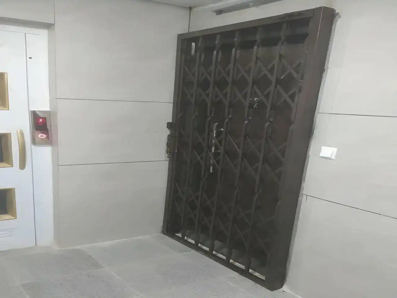 درب آکاردئونی در بهاباد