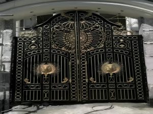 درب آهنی حیاط در میبد