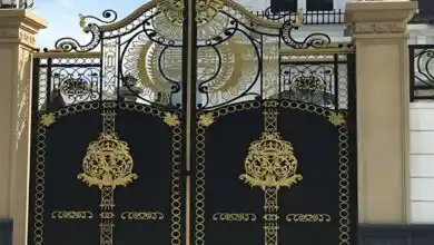 درب آهنی حیاط در اشکنان