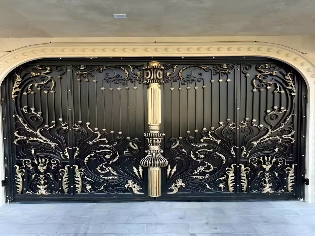 درب پارکینگ جنوبی و شمالی ساختمان در بهاباد