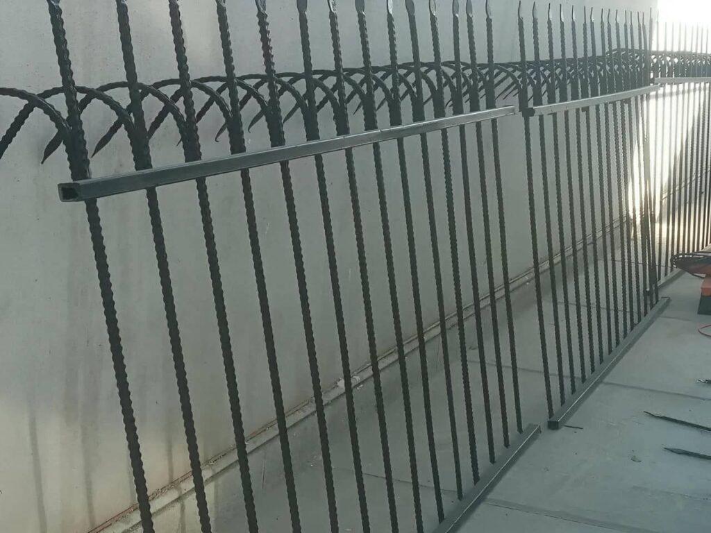 قیمت انواع حفاظ در تفت | نرده پنجره، درب آکاردئونی و حفاظ شاخ گوزنی تفت