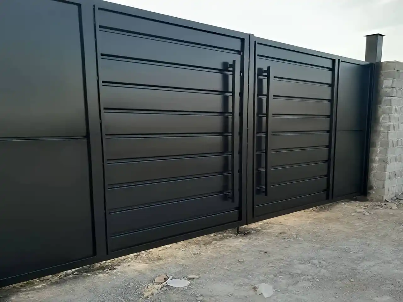 درب آهنی در اشکنان