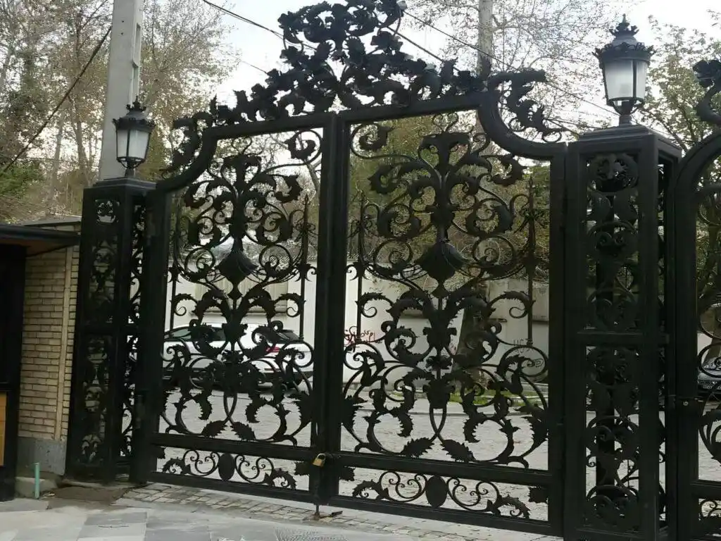 درب ویلایی فرفورژه در بهاباد