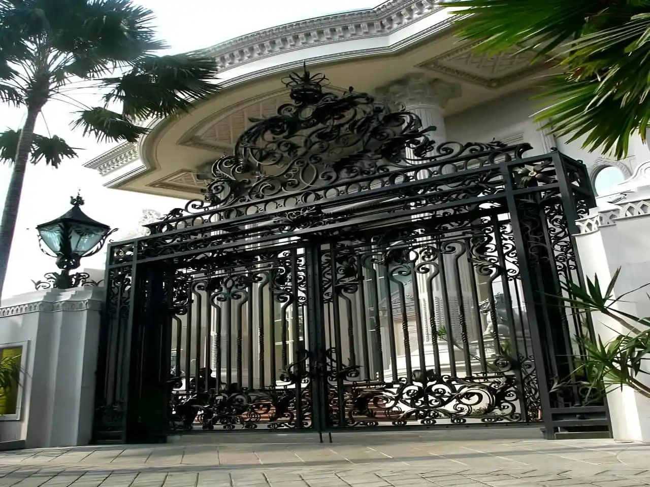 درب آهنی در اردکان درب آهنی در اردکان