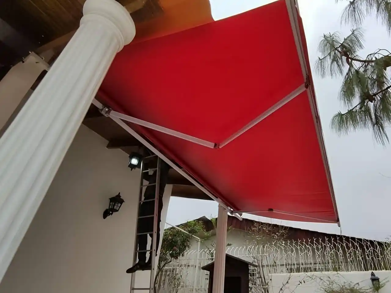 سایبان برقی اتوماتیک مغازه و پارکینگ 029 سایبان برقی دوطرفه بهاباد