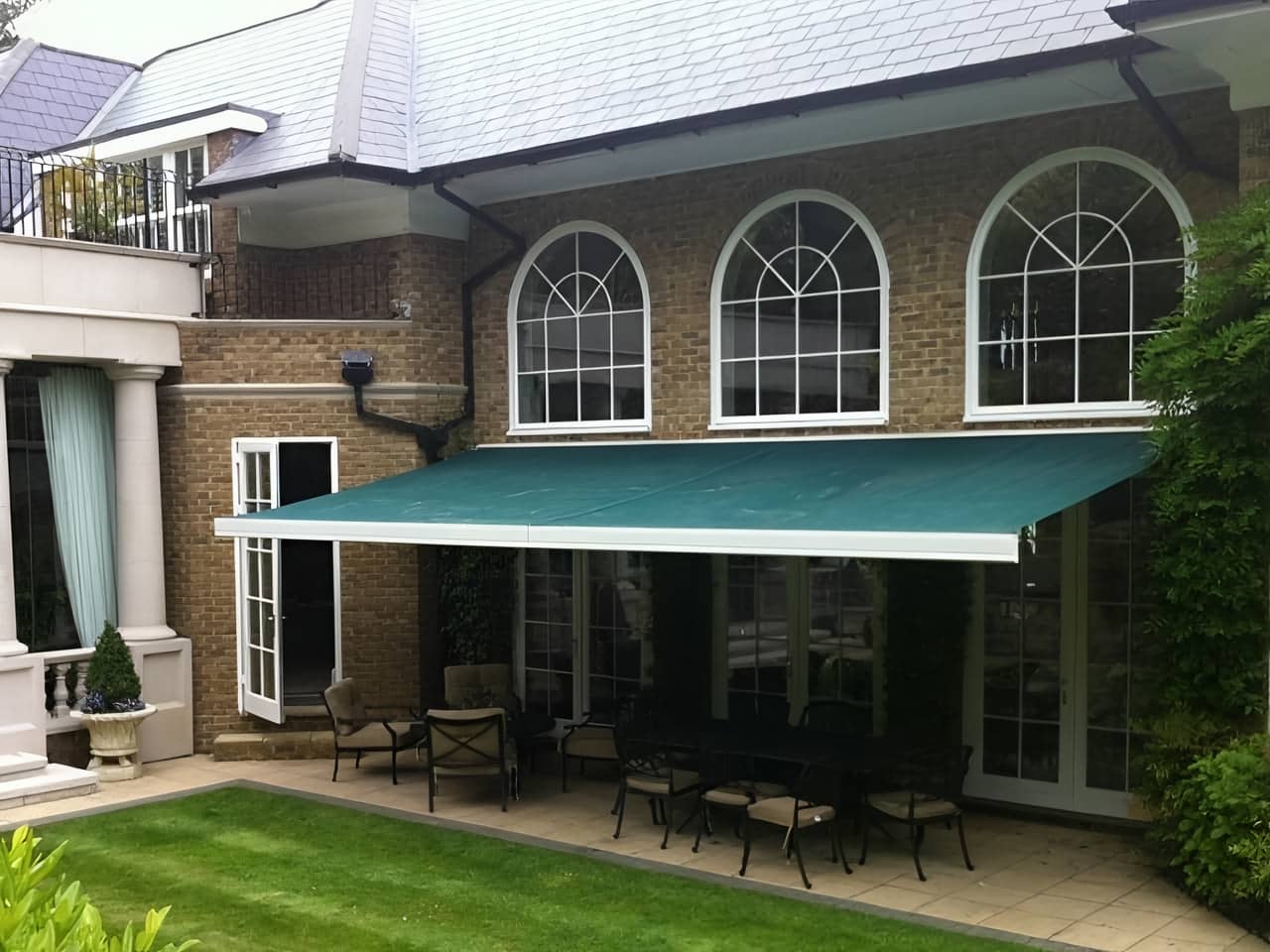 قیمت و مشخصات فنی انواع سایبان برقی اشکذر