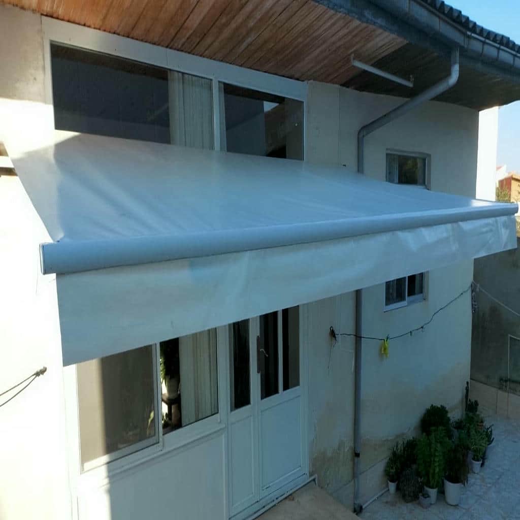 مزایای استفاده از سایبان برقی یزد