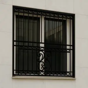 حفاظ پنجره مدل کلاسیک سلطنتی در یزد؛ جلوه باشکوه امنیت برای نماهای اصیل
