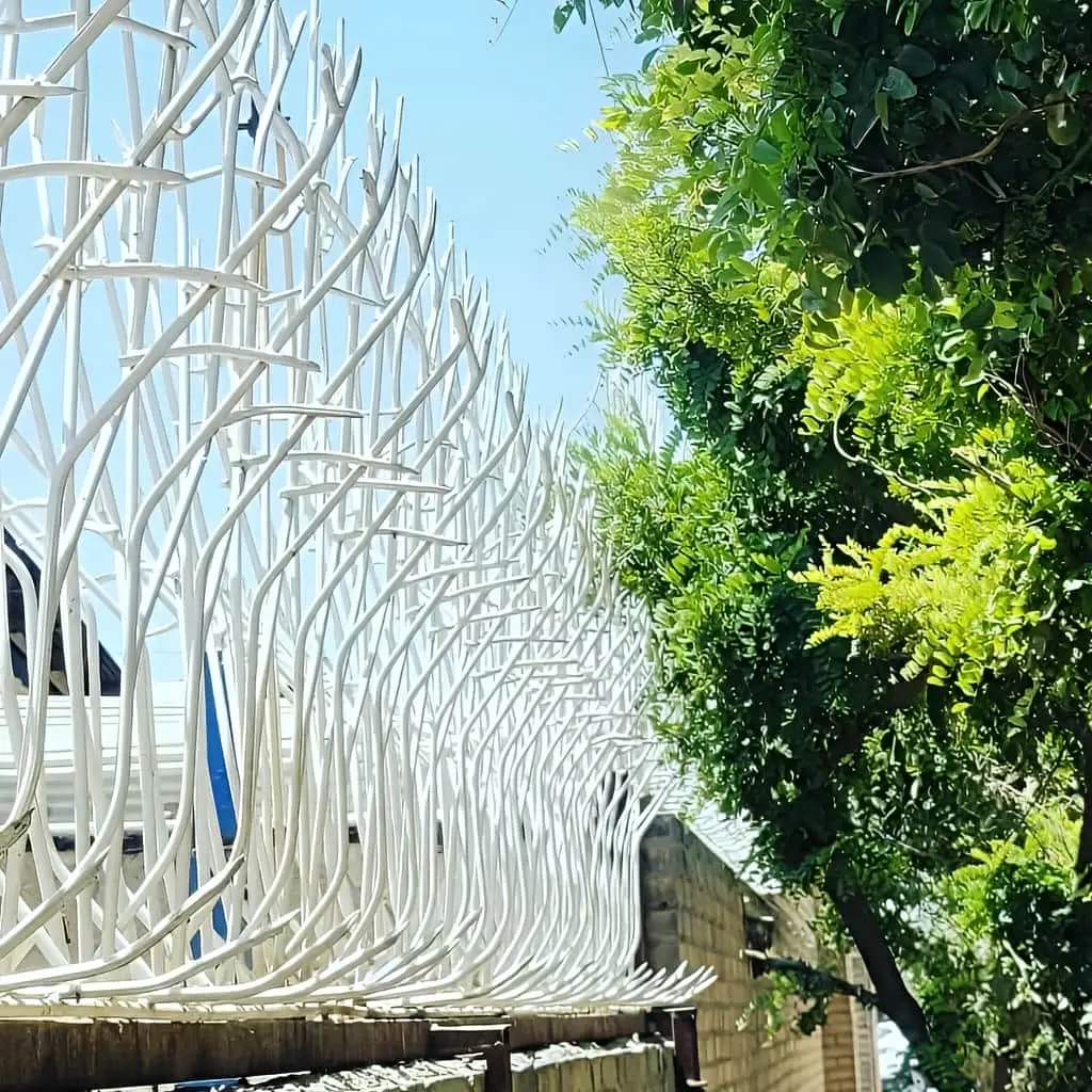 حفاظ بوته ای تراکم 53 نصب شده روی دیوار سیمانی در یزد