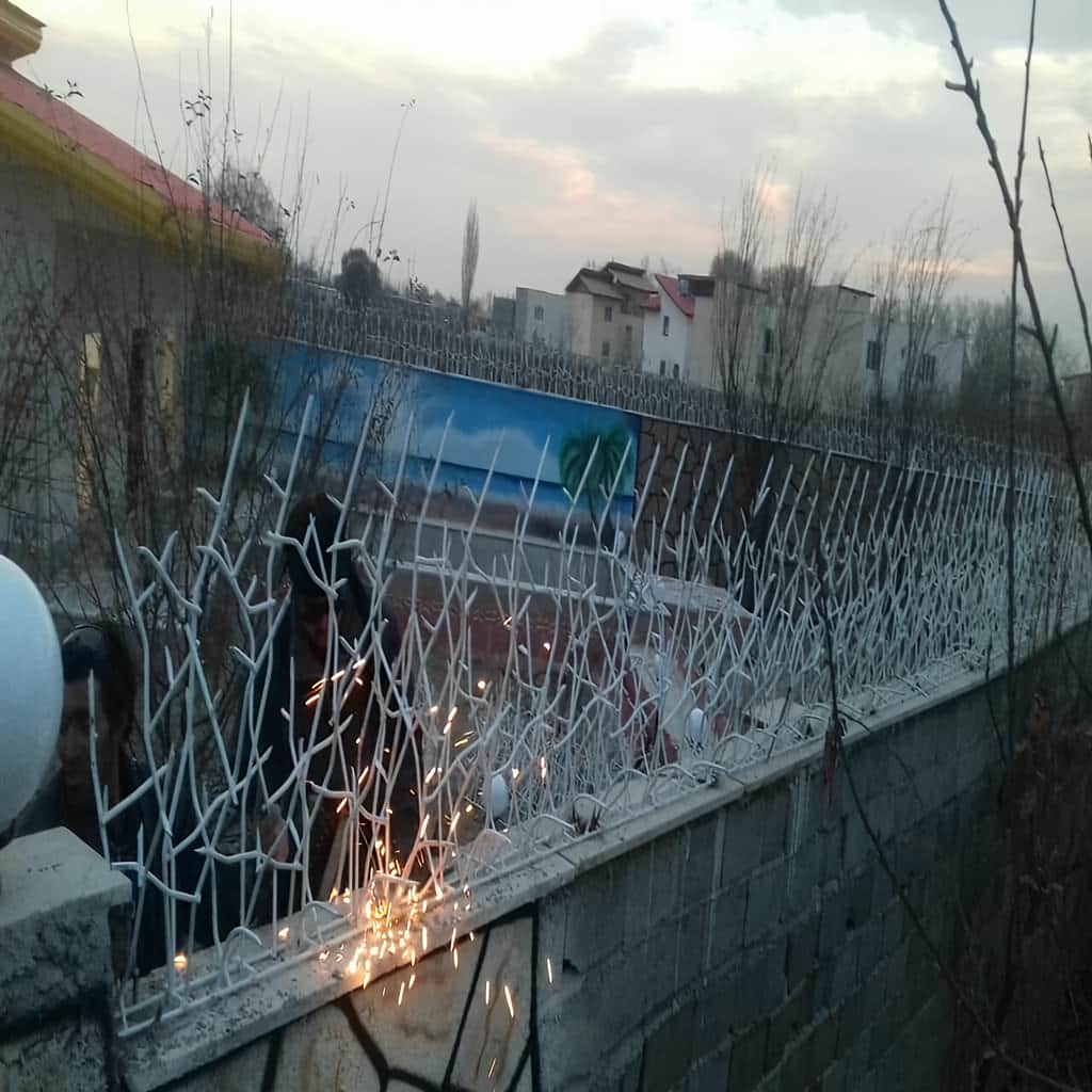 نمای نزدیک حفاظ شاخ گوزنی تراکم 40 با میلگرد ضخیم در یزد