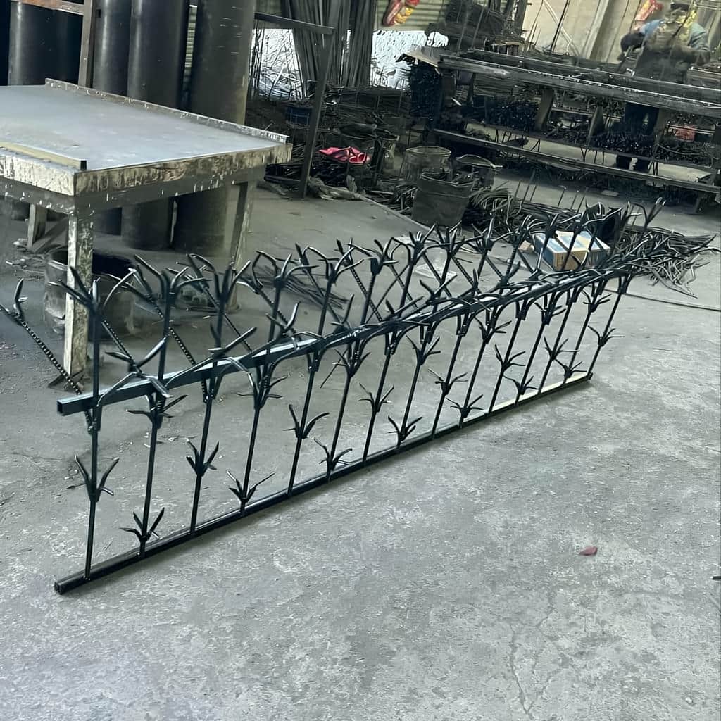 حفاظ شمشادی در یزد؛ ترکیب امنیت و زیبایی برای دیوار ساختمان