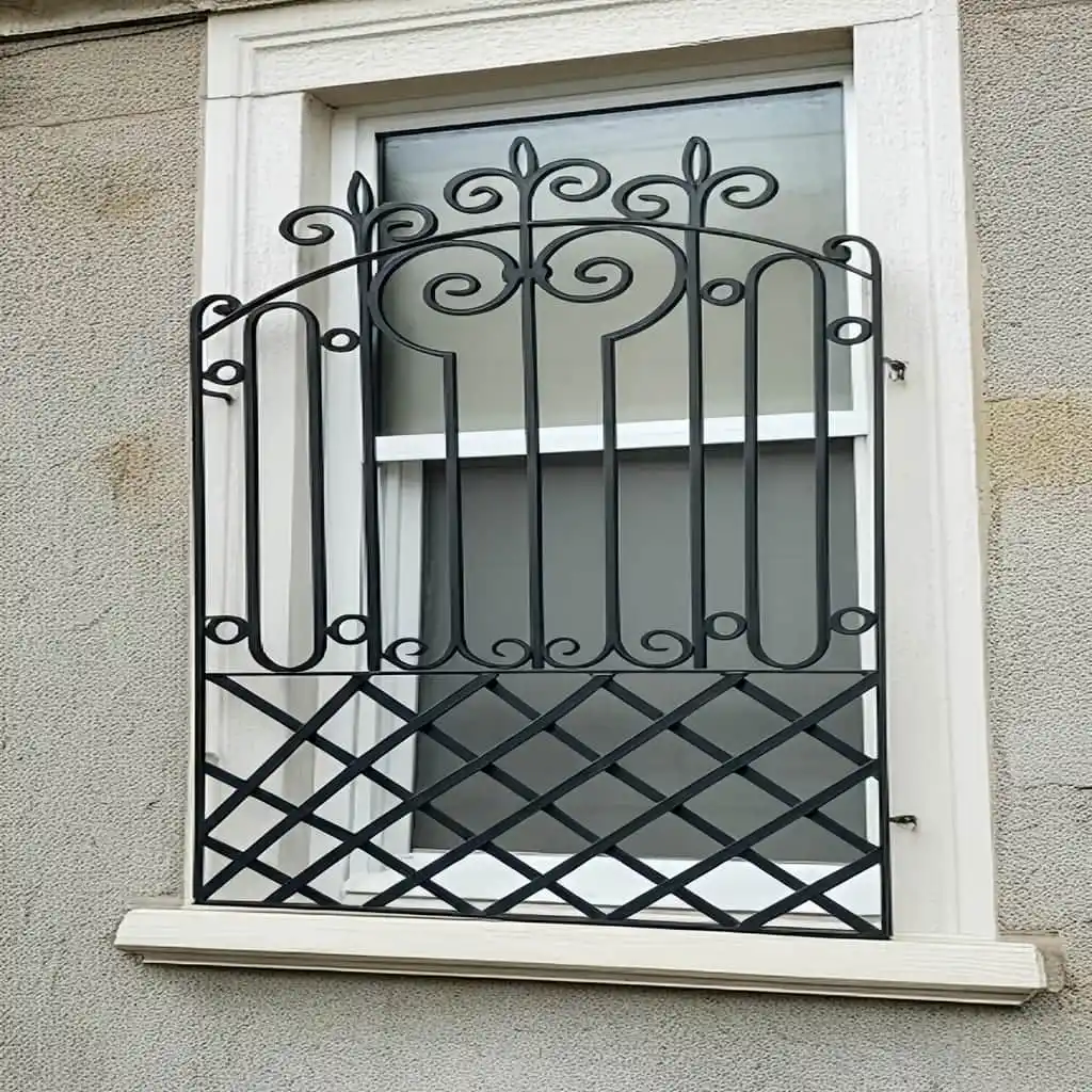 حفاظ پنجره مدل رز فرفورژه در یزد