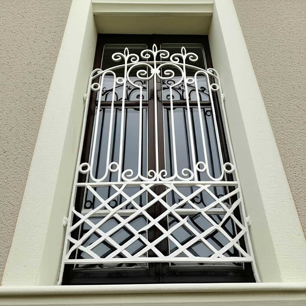 نصب حفاظ رز کلاسیک روی پنجره یزد