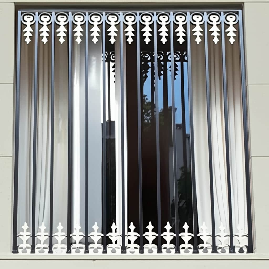 نصب حفاظ قندیل تزئینی ساختمان در یزد