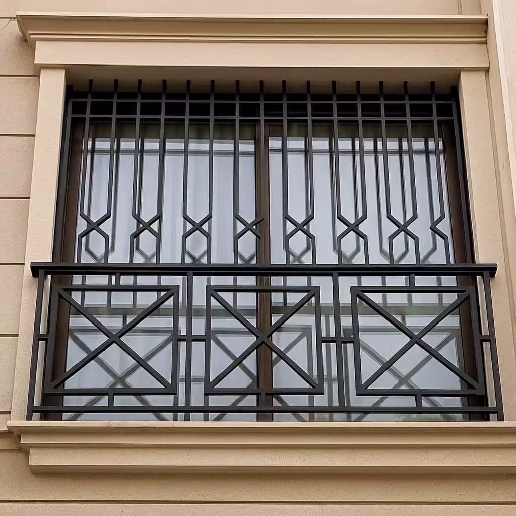 مشاهده عکس و قیمت مدل های حفاظ پنجره در یزد؛ انتخاب بهترین حفاظ برای امنیت و زیبایی منزل