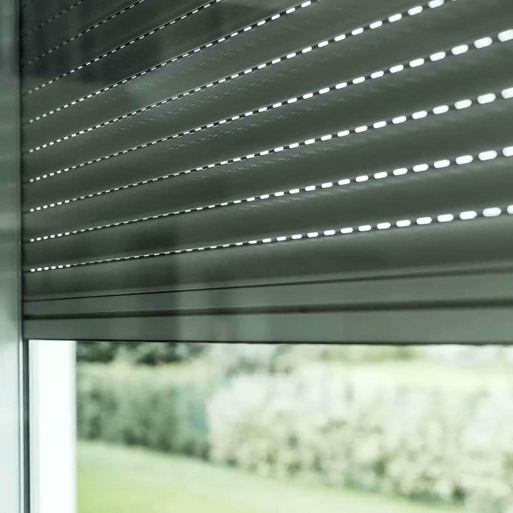 مدل&zwnj;های کرکره برقی بالکن یزد با نصب حرفه&zwnj;ای