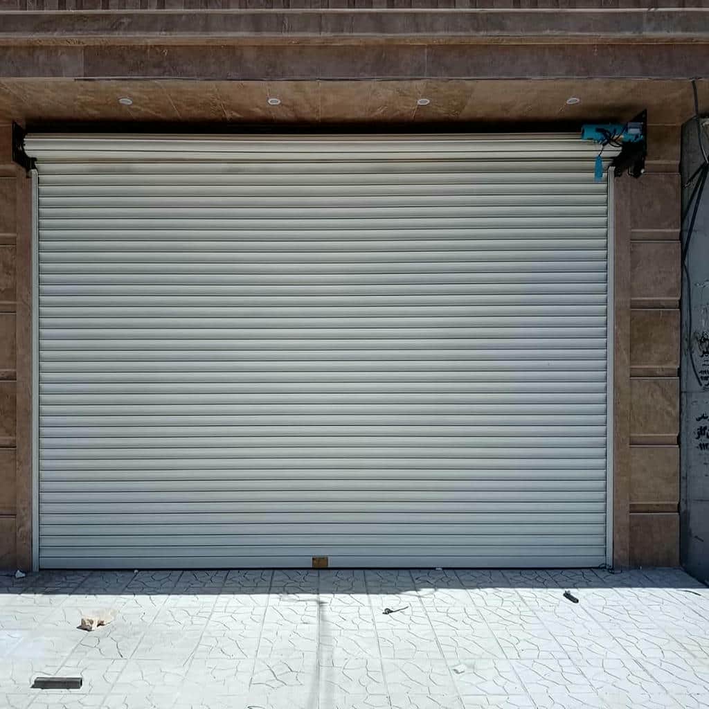 نصب کرکره برقی کنترل از راه دور برای پارکینگ یزد