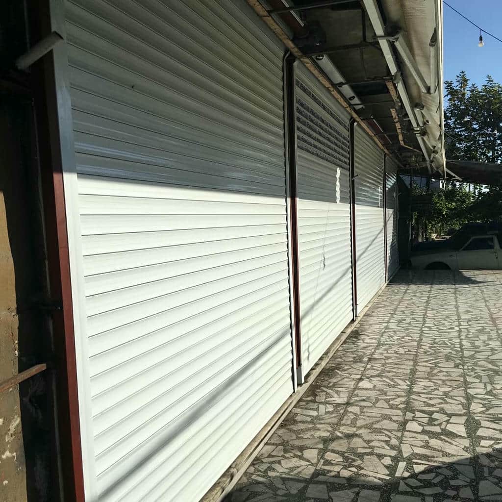 چرا کرکره برقی یزد برای مغازه ها ضروری است؟