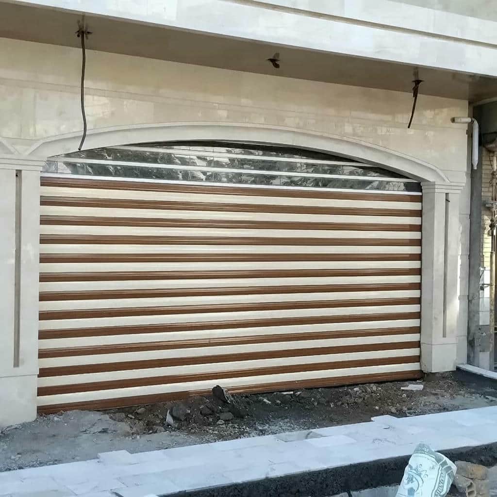 نصب کرکره برقی خورشیدی در پارکینگ یزد