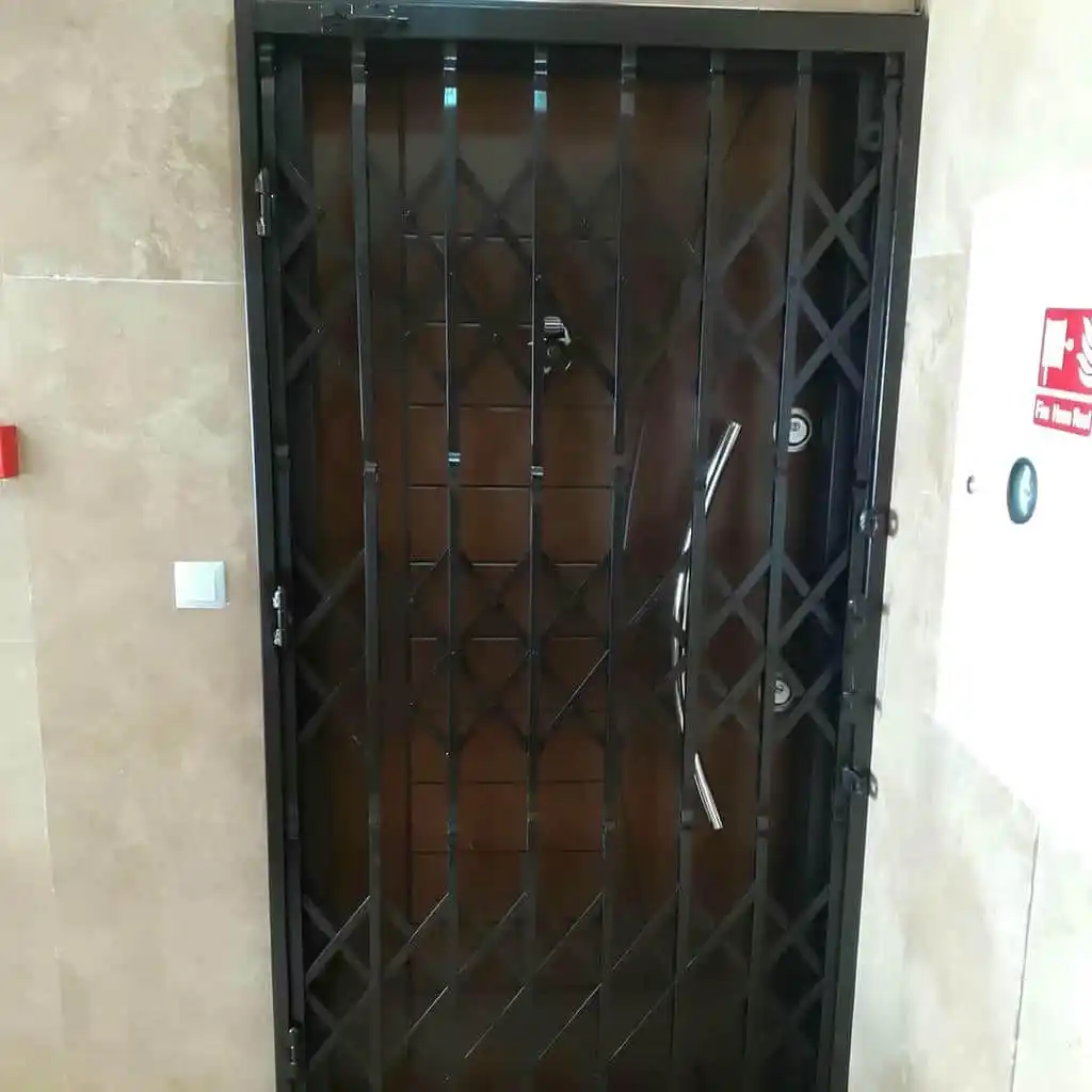 درب آکاردئونی ضد سرقت در یزد