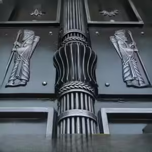 درب فلزی هخامنشی در یزد