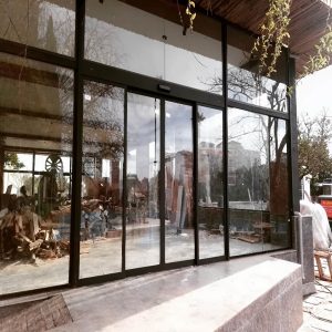 قیمت فنی درب اتوماتیک شیشه ای منحنی در یزد