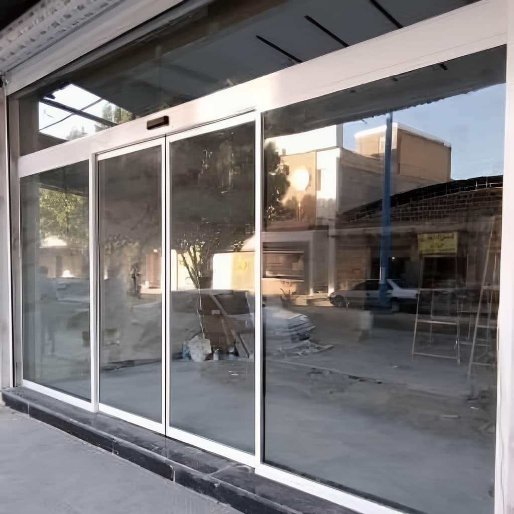 ساخت درب شیشه ای اتوماتیک برای مجتمع تجاری در یزد