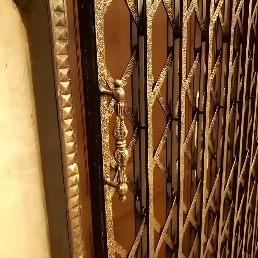 12 طرح درب آکاردئونی پنج گل دوبل در یزد