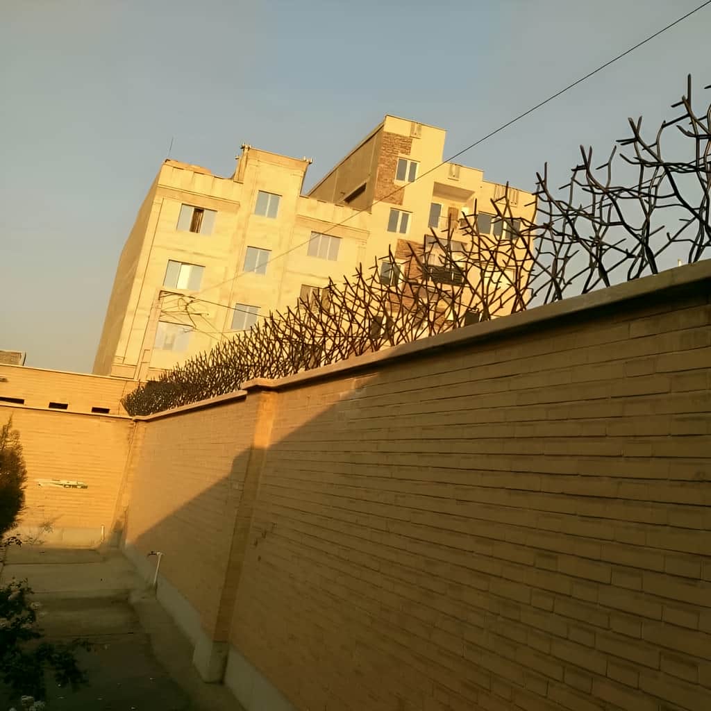 تولید حفاظ آبشاری روی دیوار سنگی با تراکم سفارشی در یزد