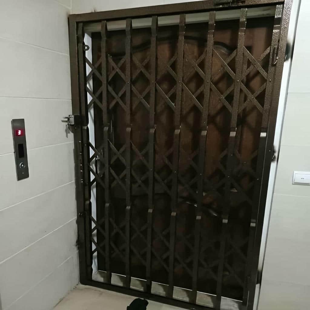 ساخت حفاظ درب ضد سرقت فلزی در یزد با پروفیل و شبکه منظم ساخت حفاظ درب ضد سرقت فلزی در یزد با پروفیل و شبکه منظم