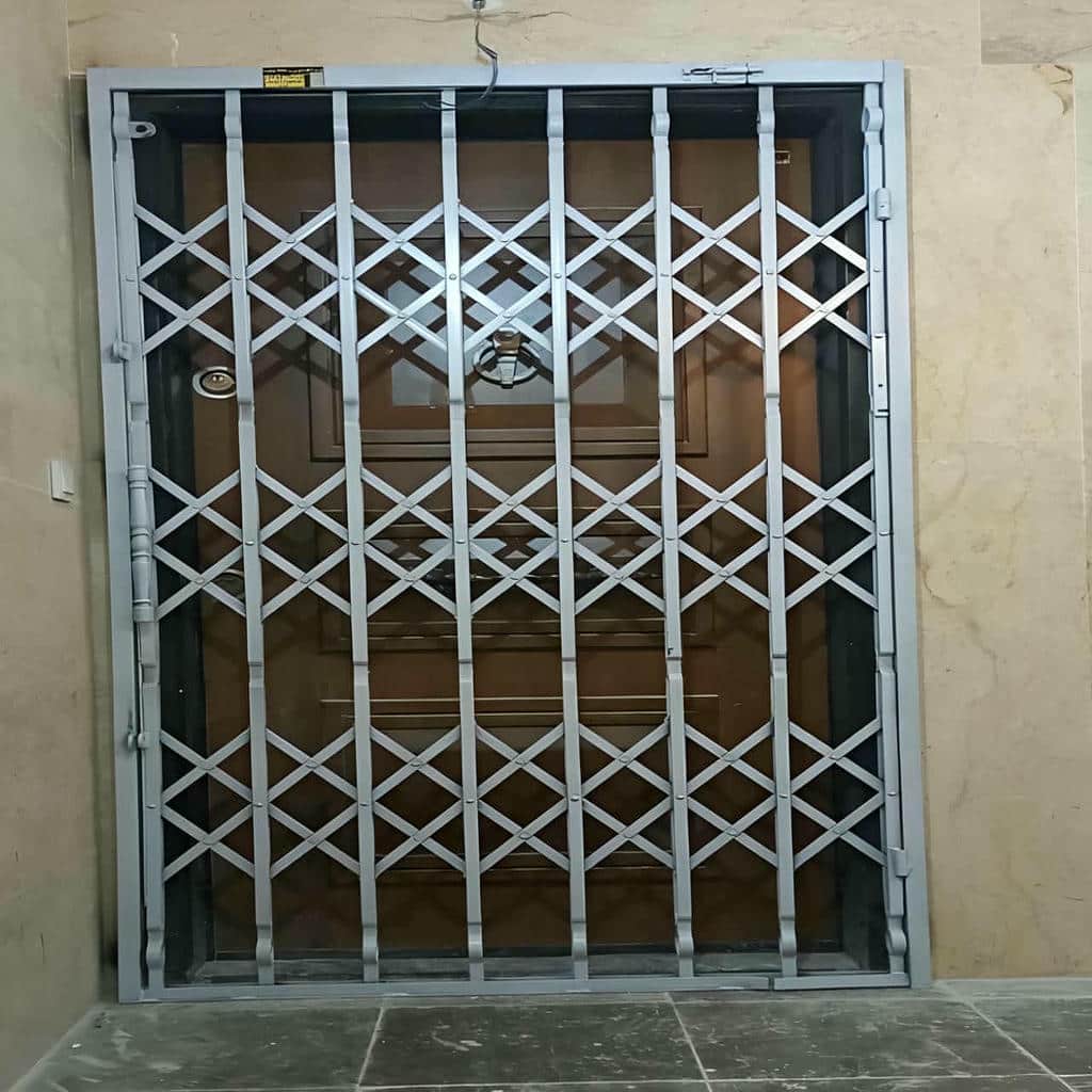 خدمات حفاظ آکاردئونی درب واحد مسکونی در یزد برای نصب و نگهداری