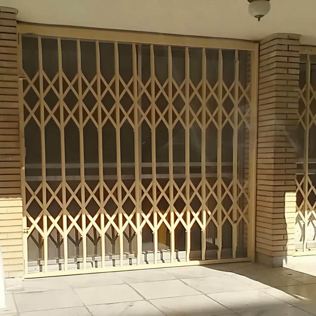 فروش درب آکاردئونی طلایی سلطنتی در یزد برای ورودی ساختمان