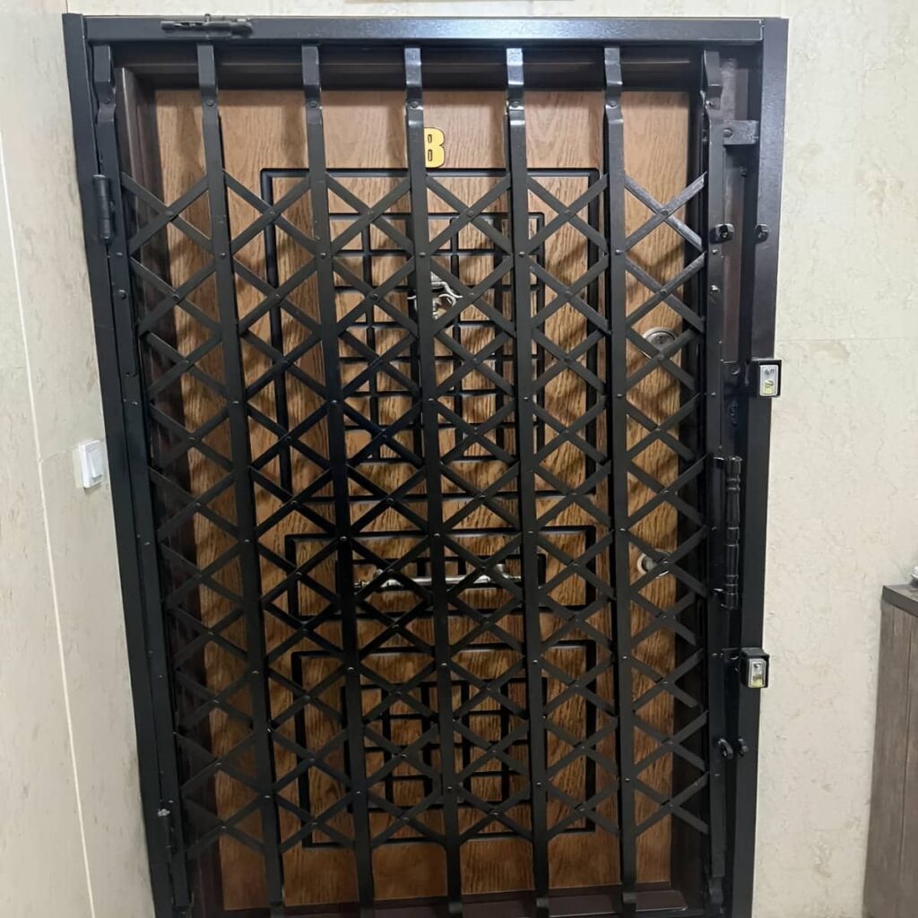 تولید درب حفاظ فلزی ورودی واحد در یزد با پروفیل متناسب تولید درب حفاظ فلزی ورودی واحد در یزد با پروفیل متناسب