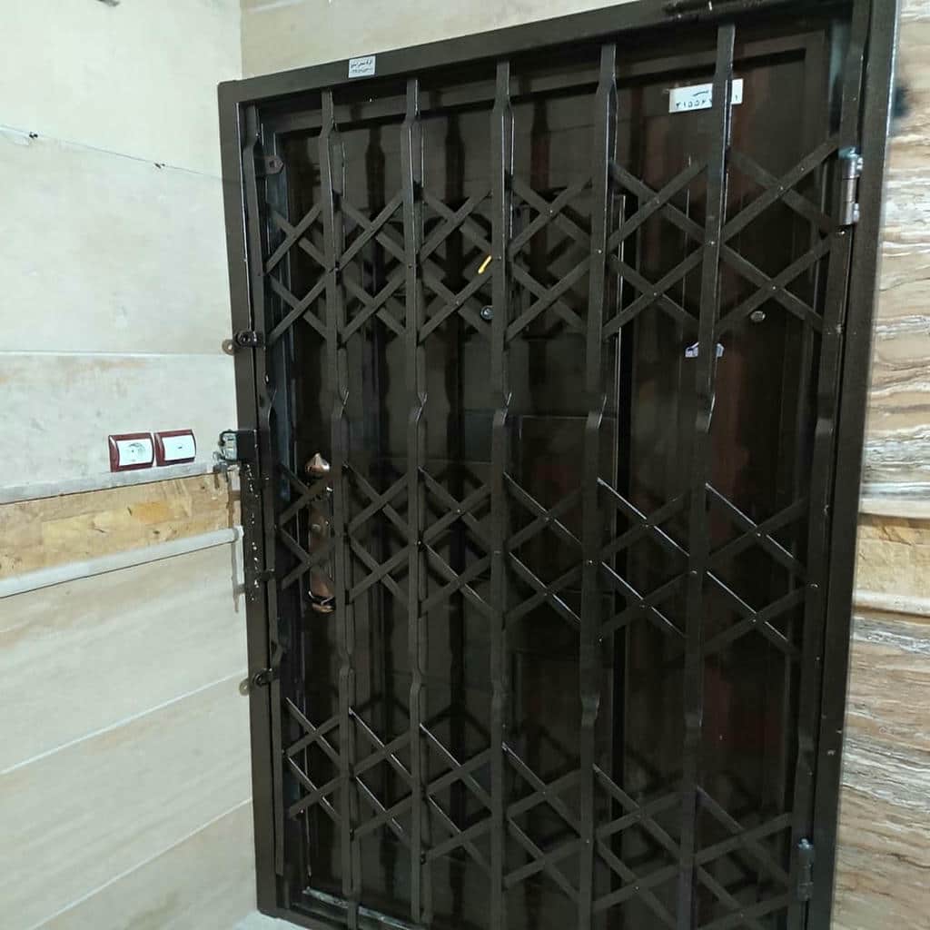 11 طرح حفاظ آکاردئونی درب واحد مسکونی در یزد