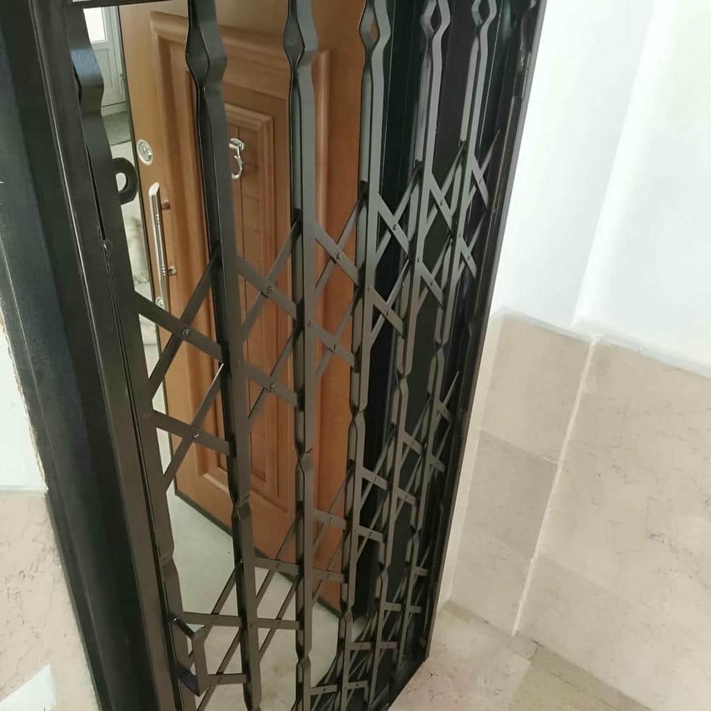 قیمت درب آکاردئونی ضد سرقت آپارتمان در یزد متناسب با مشخصات سفارش