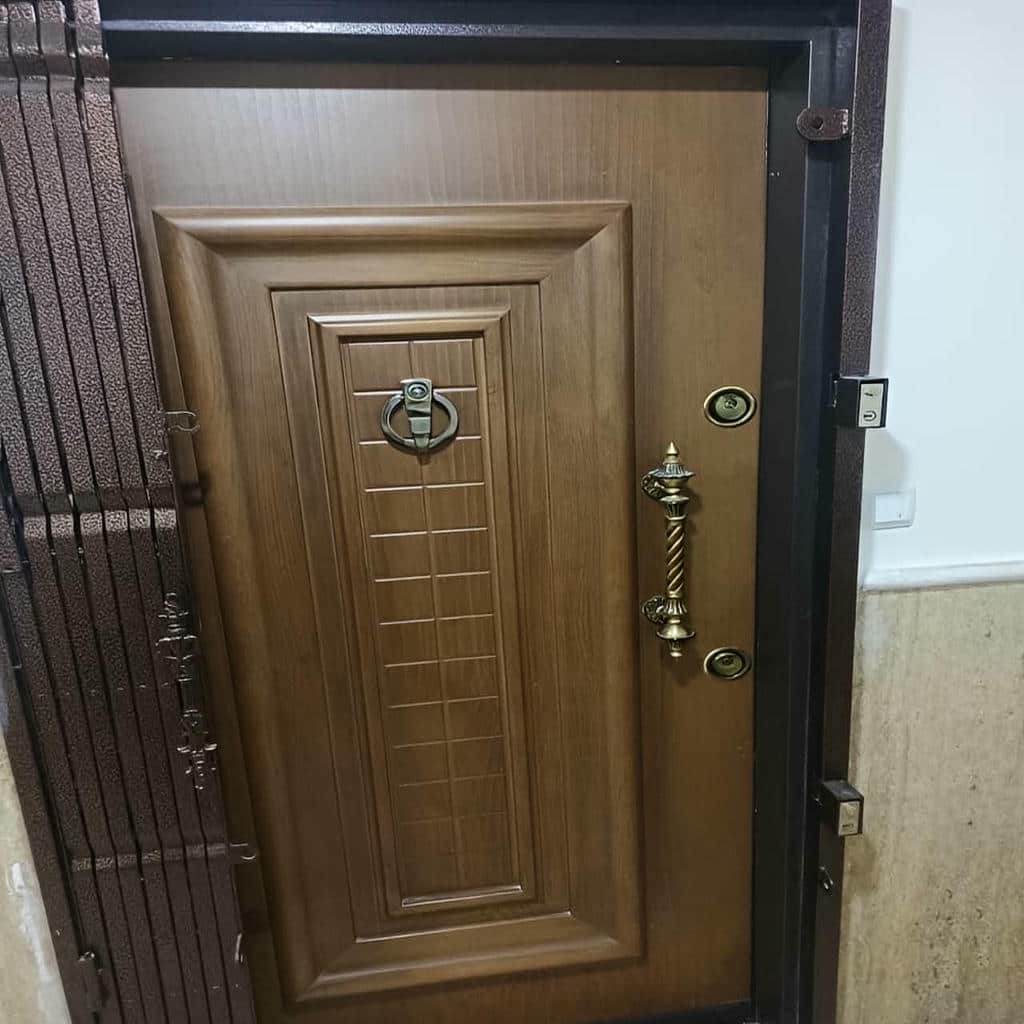 خرید حفاظ آکاردئونی درب واحد مسکونی در یزد با انتخاب مدل مناسب