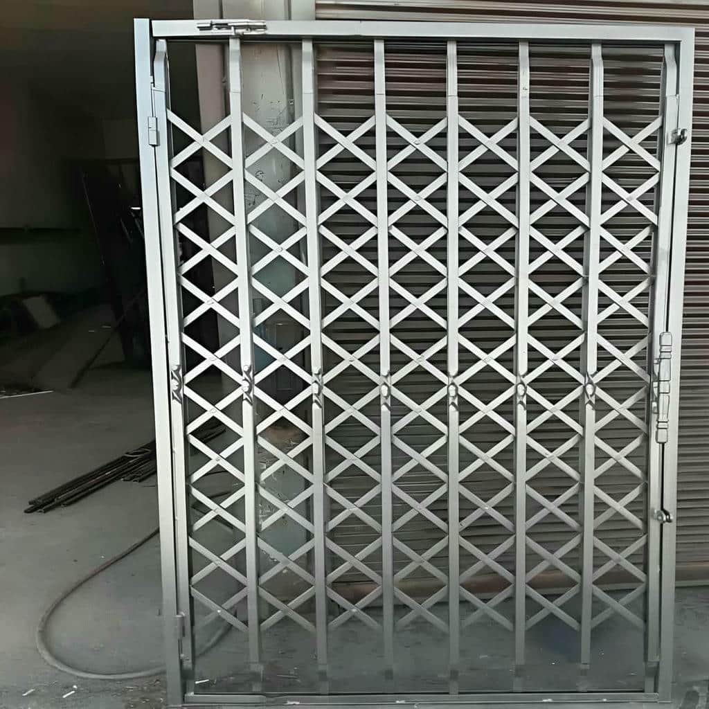 6 نمونه درب آکاردئونی سلطنتی گل دار در یزد