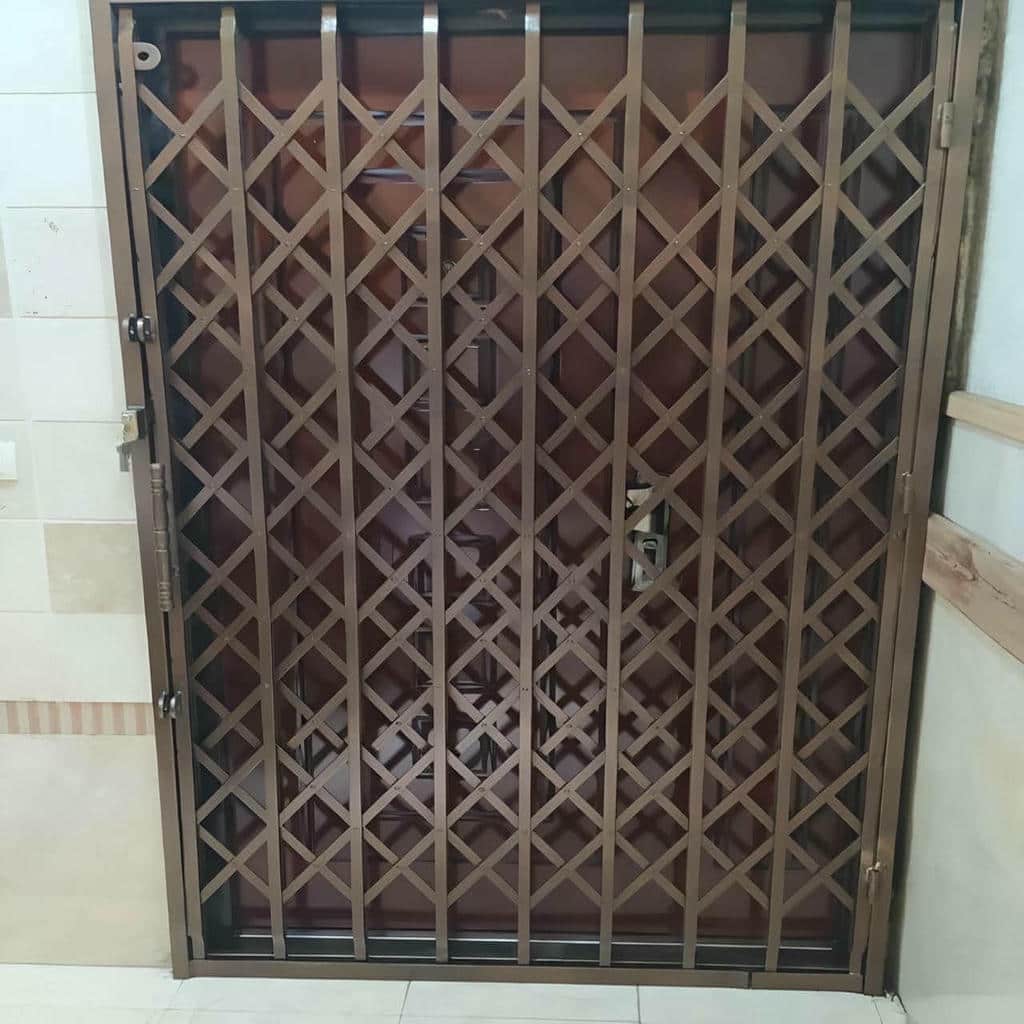 فروش حفاظ درب ضد سرقت فلزی در یزد برای ورودی آپارتمان فروش حفاظ درب ضد سرقت فلزی در یزد برای ورودی آپارتمان