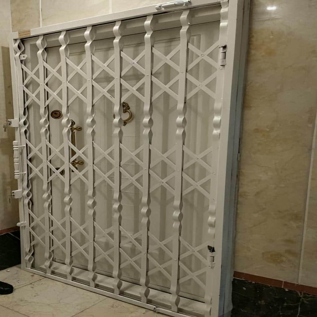 خرید حفاظ آکاردئونی دو جداره ورودی در یزد با انتخاب طرح مناسب