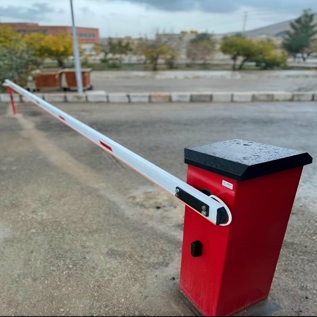 اجرای راهبند مجتمع مسکونی متصل به پلاک خوان در یزد