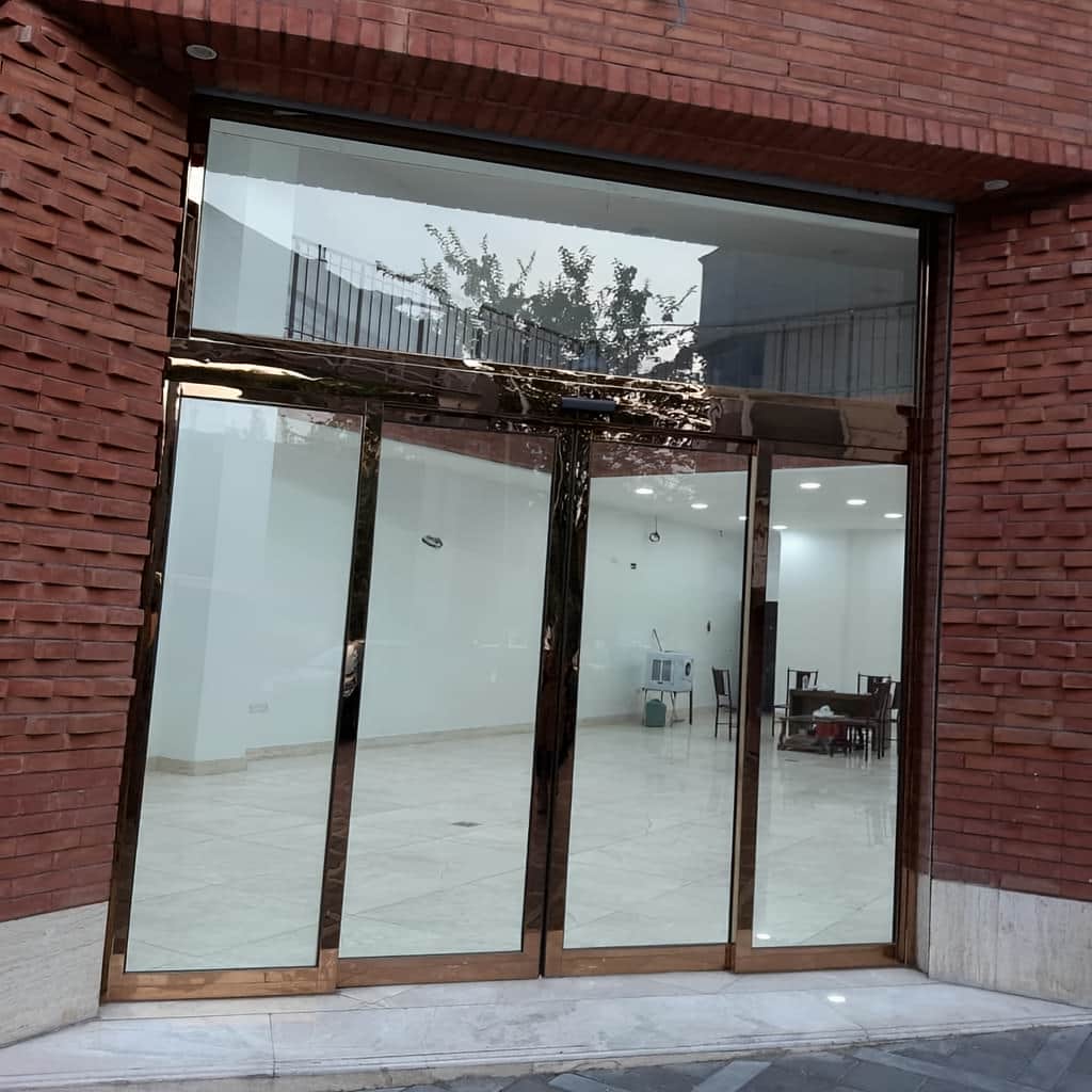 نصب درب اتوماتیک شیشه ای لولایی برای دفتر در یزد نصب درب اتوماتیک شیشه ای لولایی برای دفتر در یزد