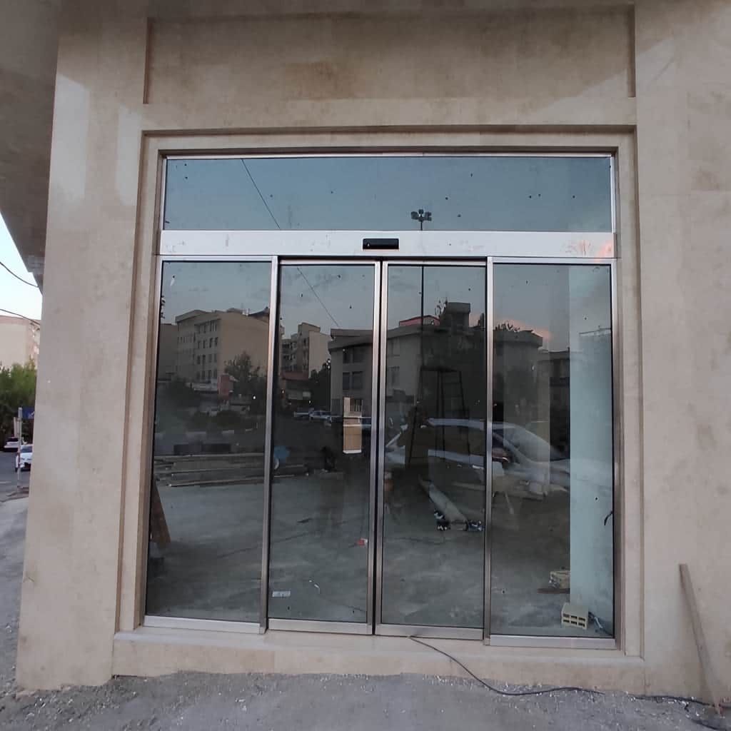 نصب درب اتوماتیک شیشه ای ورودی هتل در یزد
