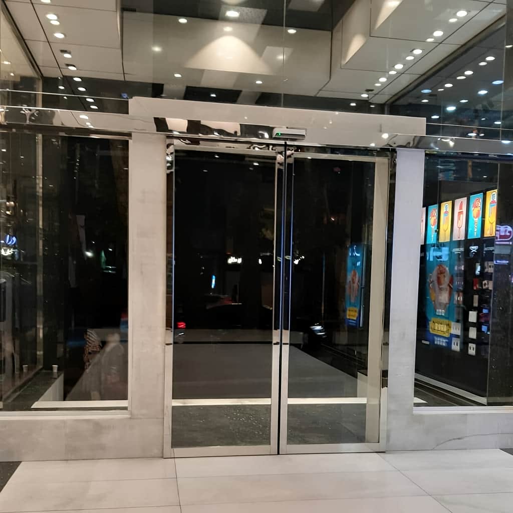 نصب درب شیشه ای اتوماتیک لمینت برای لابی در یزد