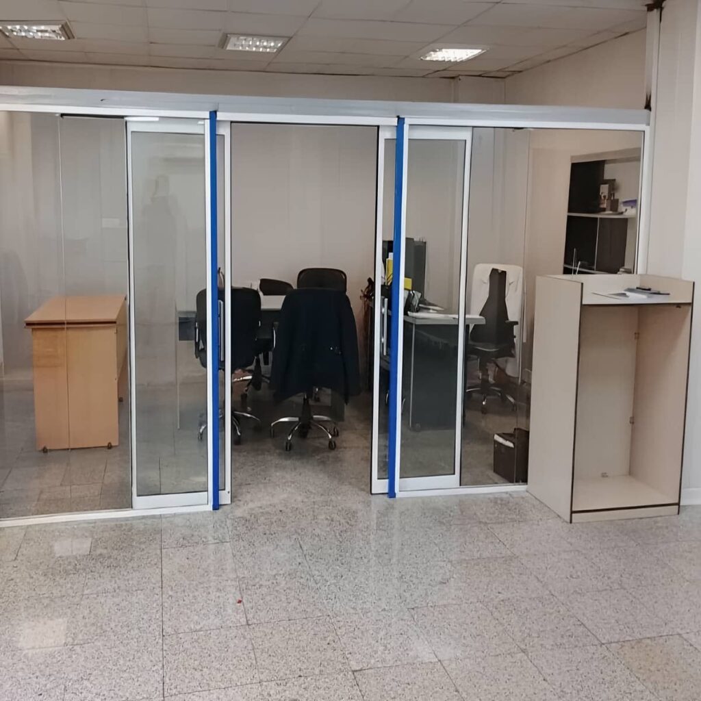 خدمات درب اتوماتیک لولایی شیشه ای در یزد خدمات درب اتوماتیک لولایی شیشه ای در یزد